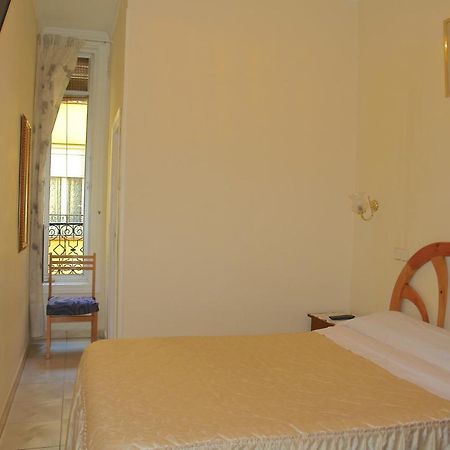 Hostal Dos Naciones Madrid Exterior photo