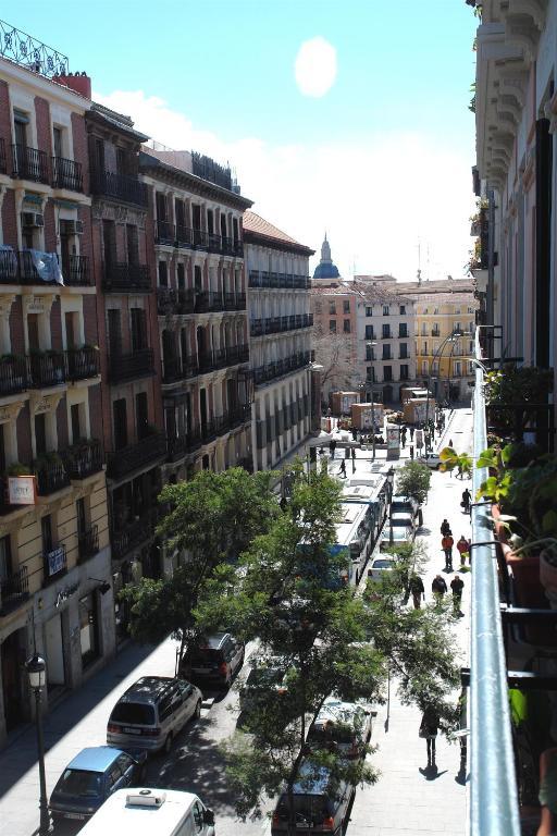 Hostal Dos Naciones Madrid Exterior photo