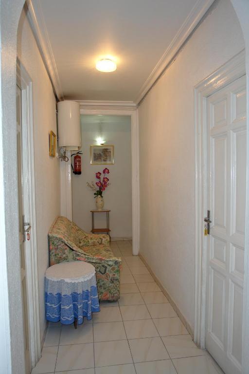 Hostal Dos Naciones Madrid Exterior photo