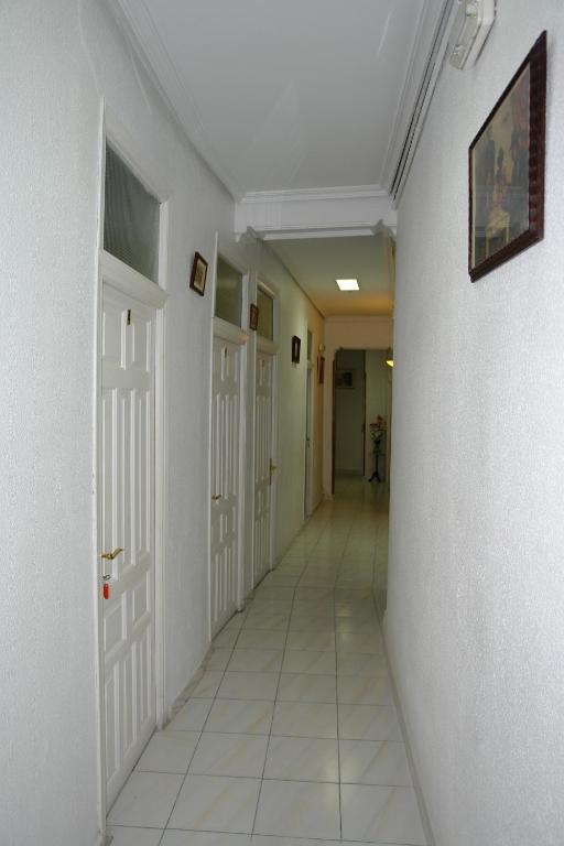 Hostal Dos Naciones Madrid Exterior photo