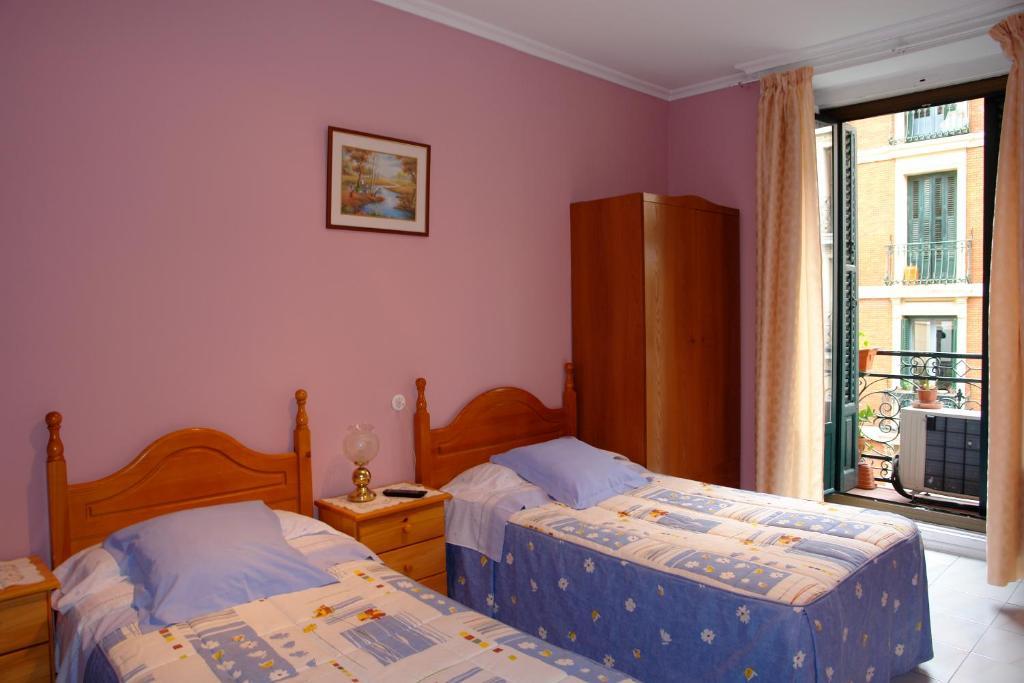 Hostal Dos Naciones Madrid Room photo