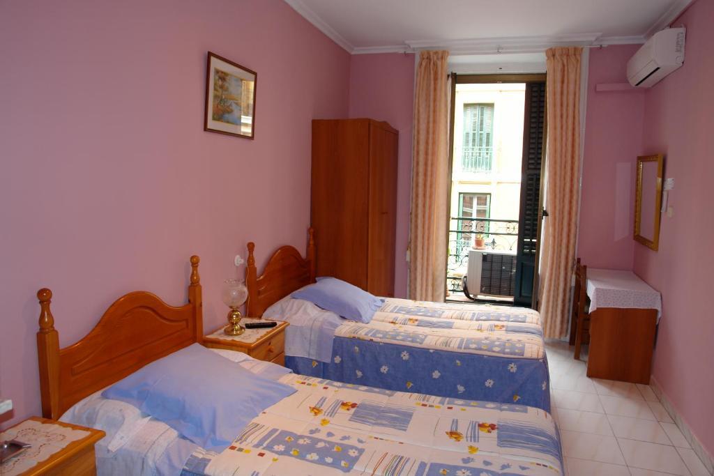 Hostal Dos Naciones Madrid Room photo