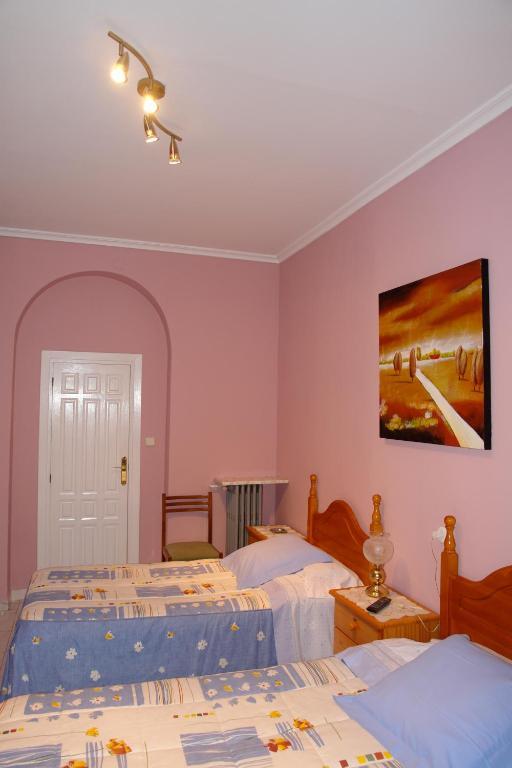 Hostal Dos Naciones Madrid Room photo