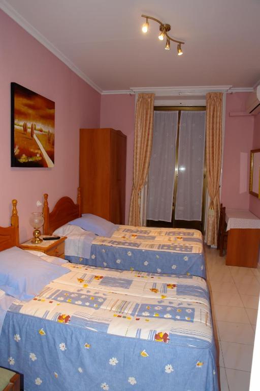 Hostal Dos Naciones Madrid Room photo