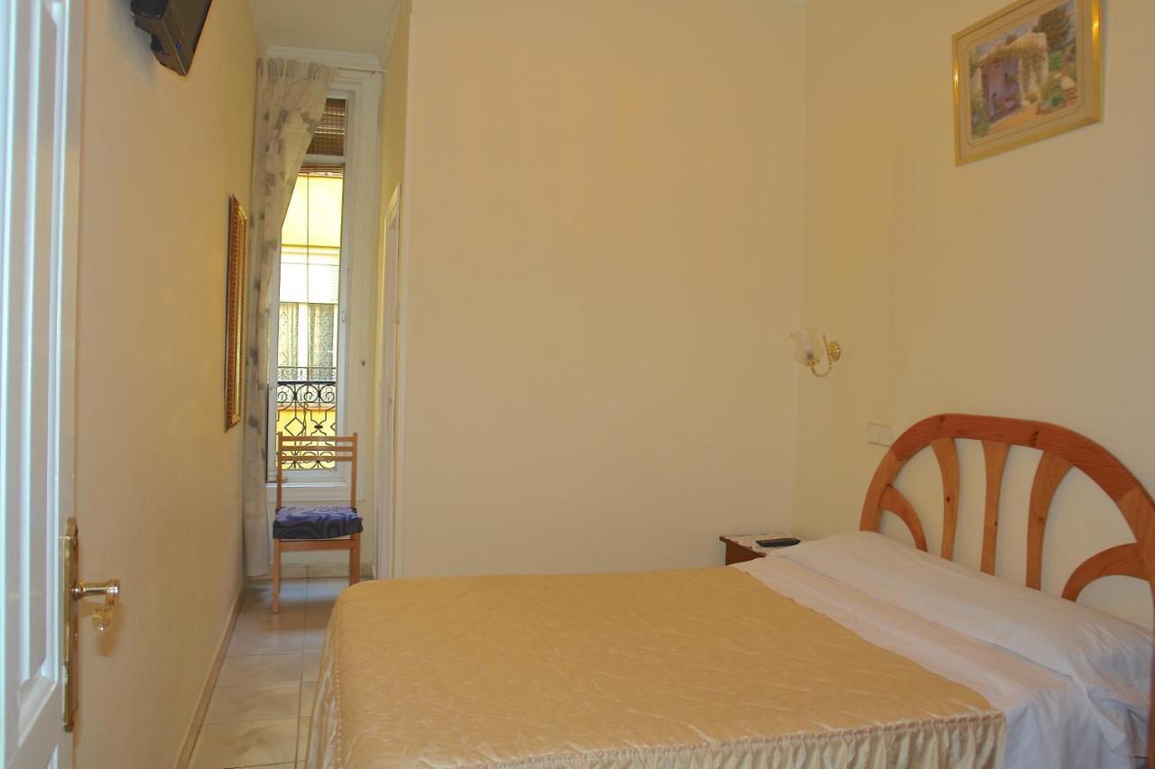 Hostal Dos Naciones Madrid Exterior photo